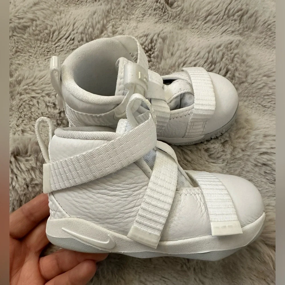 Nike lebron Soldier XI sneakers size 6C